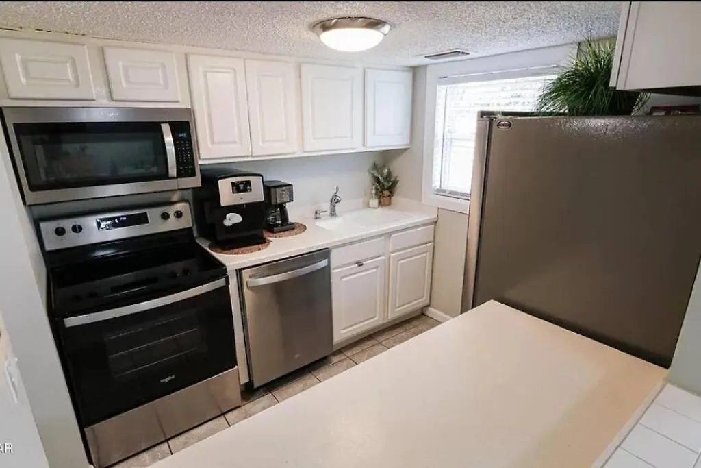 Apartment 3 Bdrm Condo- 4 Pools, Hot Tub & Walk To Beach Panama Stadt USA